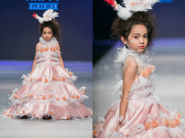Cô bé “bản sao nhí” của Bảo Anh đảm nhận vị trí vedette ấn tượng trên sàn diễn thời trang