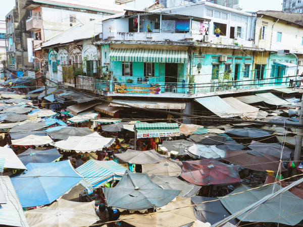 Phía sau vẻ đẹp cũ kĩ của những góc phố Sài Gòn xưa là cả một câu chuyện