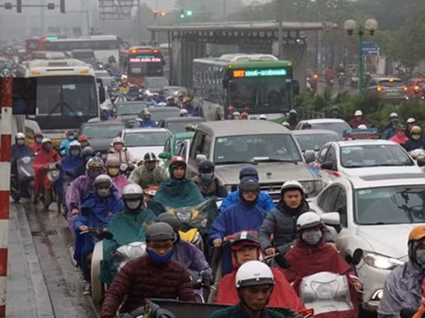 Hà Nội nghiên cứu cấm xe máy theo giờ trên 6 tuyến phố