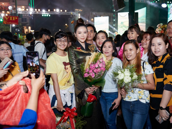 Lý Nhã Kỳ diện trang phục lấy cảm hứng từ Nam Phương Hoàng Hậu trong "Lễ hội Áo dài 2019"