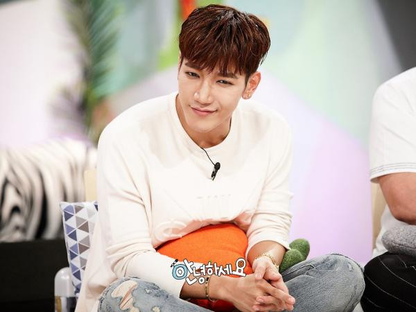 Jun.K (2PM) cập nhật tình hình sức khỏe của mình sau sự cố ngã khỏi sân khấu