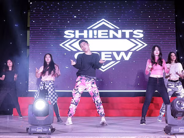 Teen Chu Văn An xinh đẹp, lộng lẫy trong lễ tri ân và trưởng thành đầy cảm xúc