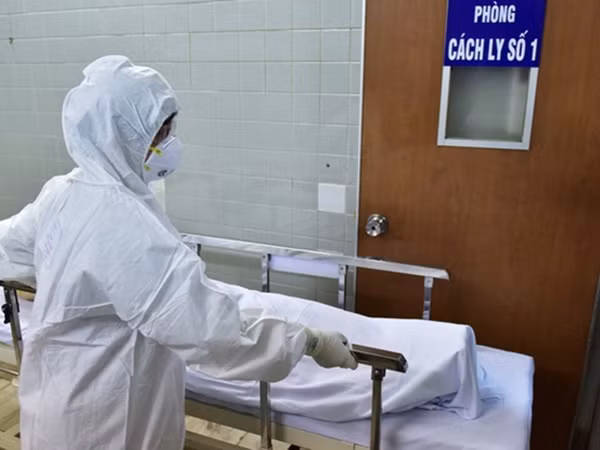 Bé 3 tháng tuổi dương tính với virus corona là ca thứ 15 tại Việt Nam