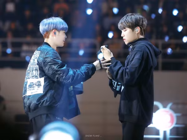 Wanna One chưa chính thức tan rã, Park Woojin và Lee Daehwi đã bị kéo đi rồi
