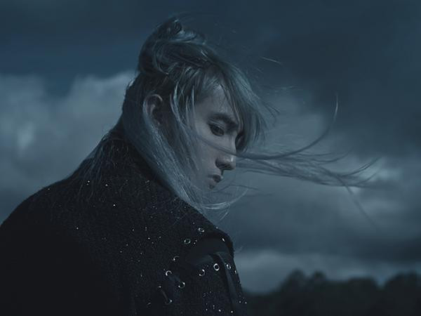 Sốc trước hình ảnh Sơn Tùng M-TP để tóc dài thượt, mặc trang phục cổ trang