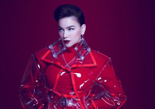 Hồ Ngọc Hà kỷ niệm chặng đường 15 năm ca hát bằng sách ảnh thời trang