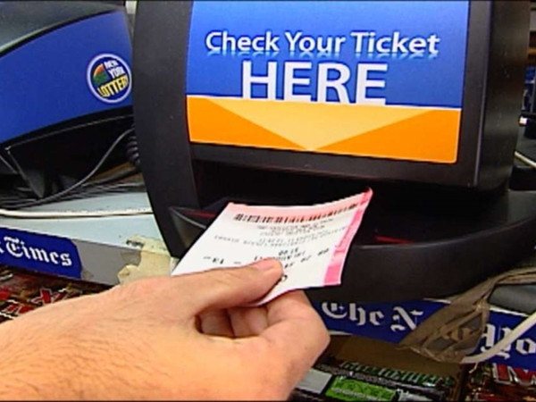 Công ty xổ số dành “ưu đãi đặc biệt” cho một người… quá thích nhận thưởng!