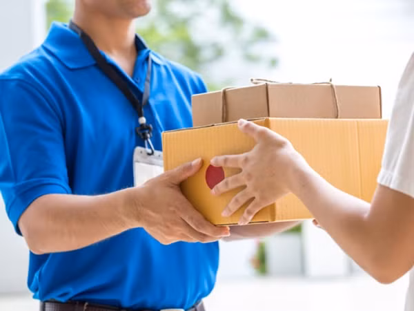 Bưu phẩm không được giao vì một lý do cực bất ngờ khiến cộng đồng mạng “choáng”!