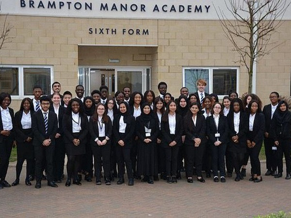 Ngôi trường nơi nghèo nhất London có 41 học sinh trúng tuyển ĐH Oxford và Cambridge