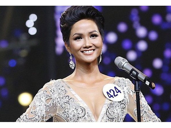 H’Hen Niê: Tại sao chúng ta cứ muốn "tẩy trắng" Hoa hậu?