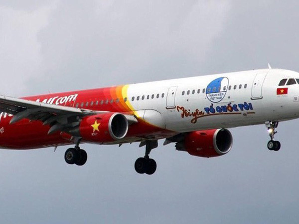 Bộ Văn hóa đề nghị xử nghiêm vụ biểu diễn phản cảm trên máy bay đón U23 Việt Nam