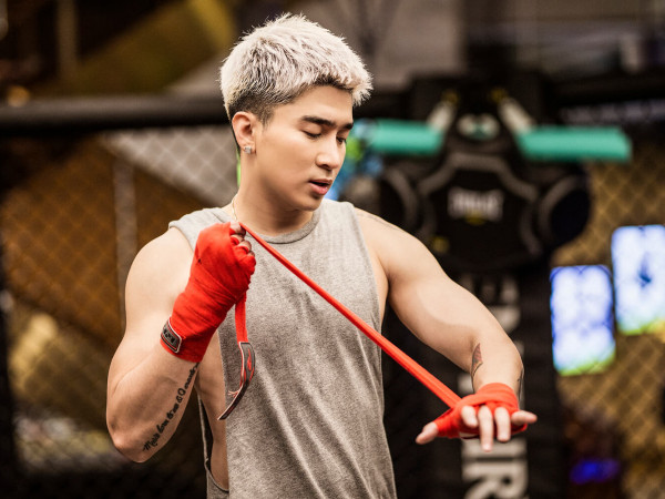 Chi Dân lần đầu khoe cơ bắp cuồn cuộn, chuẩn bị tung ca khúc kết hợp cùng Triple D