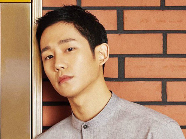 Jung Hae In chuẩn bị hát nhạc phim, khiến cả nhóm TWICE mê mẩn