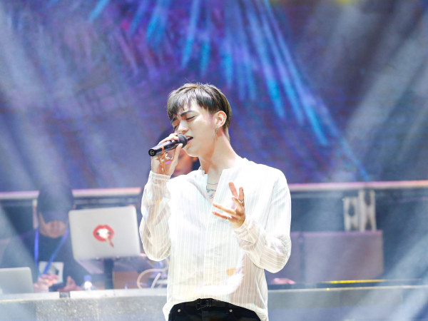 Soobin Hoàng Sơn “chạm mặt” với loạt “soái ca”, được fan hâm mộ vây kín tại sự kiện