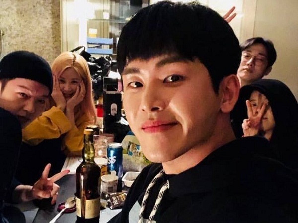 Cận kề ngày nhập ngũ, Changsub (BTOB) bí mật mở tiệc chia tay với "Hội 91-line"