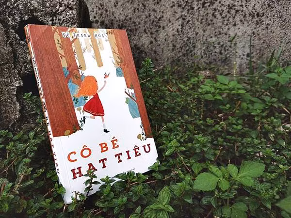 Đọc “Cô bé Hạt Tiêu” để gặp lại thơ ấu của chính mình