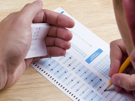 Các nước trên thế giới giải quyết vấn nạn gian lận trong thi cử như thế nào?