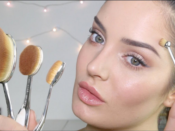 Lần cuối bạn mua cọ trang điểm là khi nào vậy, bạn nhớ không?