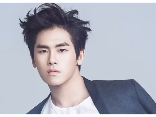 Gặp Hoya trên màn ảnh Việt trong "Văn phòng lấp lánh" 