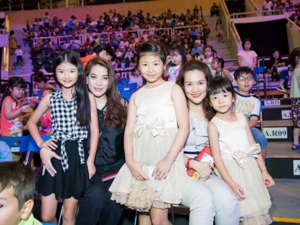 Dàn sao Việt hào hứng đưa con đi xem chương trình nghệ thuật "Disney on Ice"