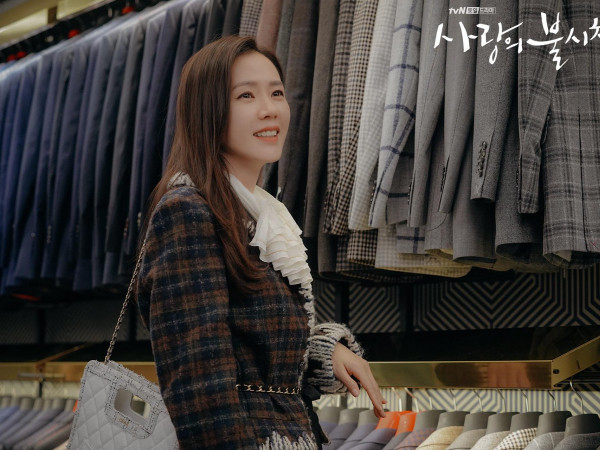 Thời trang đỉnh cao của Yoon SeRi - con gái tài phiệt kiêm Tổng Giám Đốc trong HCNA