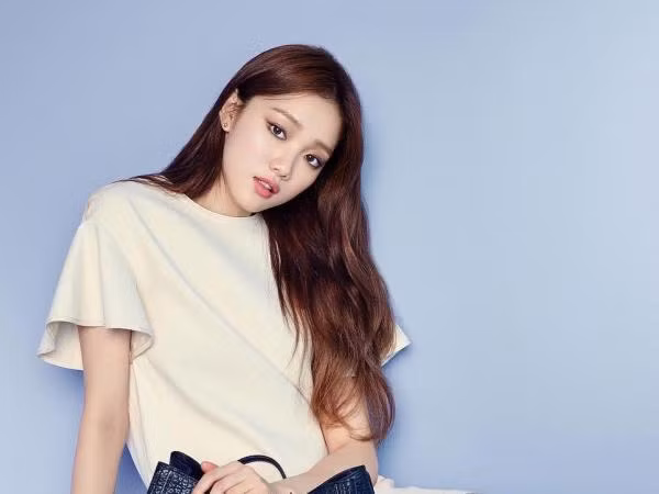 Không chỉ là bạn gái của Nam Joo Hyuk, Lee Sung Kyung còn được coi là Gigi Hadid của Hàn Quốc