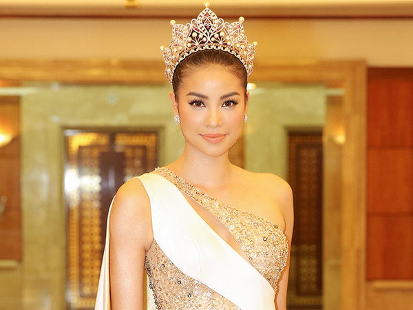 Hoa hậu Phạm Hương xuất hiện lộng lẫy trong buổi họp báo công bố Top 70 HHHV Việt Nam 2017