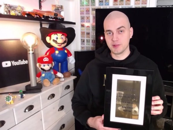 YouTube vừa trao Bảng Vàng cho người dùng có bình luận được 1 triệu lượt thích đầu tiên