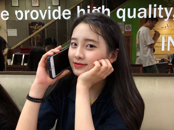 Nhờ chiếc vỏ điện thoại, một thực tập sinh của “Produce 48” được khán giả ủng hộ