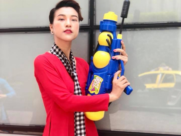 Hội bạn thân showbiz rủ nhau sang Thái "quẩy banh nóc" tại Lễ hội té nước Songkran