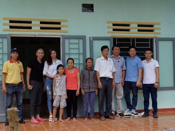 Ninh Dương Lan Ngọc tặng nhà cho người dân nghèo Quảng Ngãi