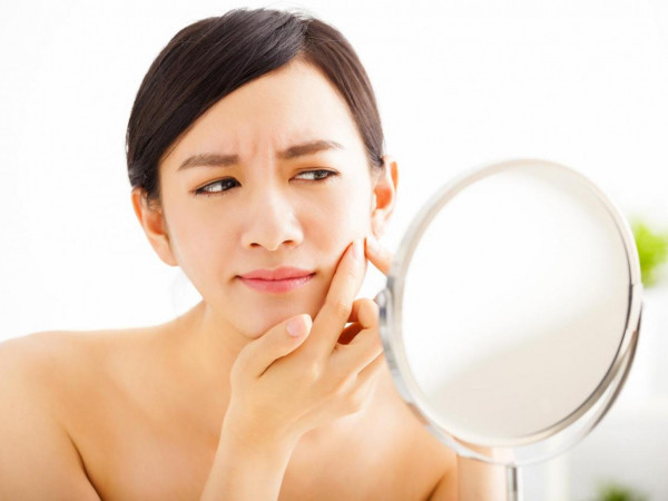 Trước khi bạn định mua kem trị mụn, bạn cần phải biết những điều này...