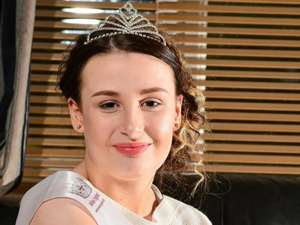 Cô bạn này bị bại não nhưng điều đó không ngăn được bạn ấy đi thi Hoa hậu