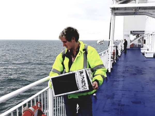 Một chiếc lò vi sóng góp phần thế nào để giúp đỡ bạn teen bị ung thư?