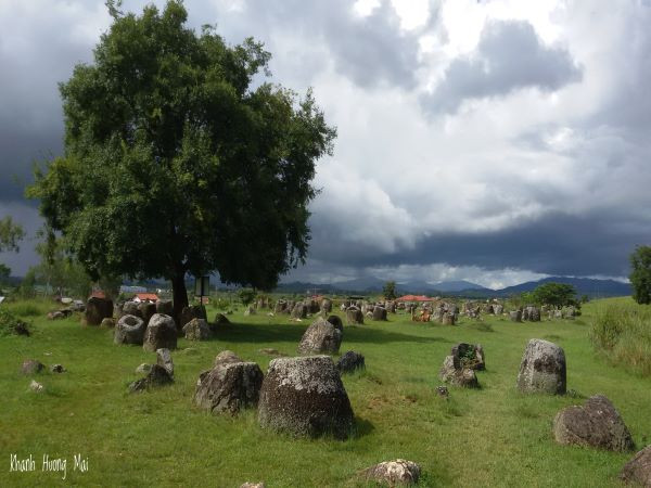 Đến Xiêng Khoảng khám phá bí ẩn của cánh đồng Chum