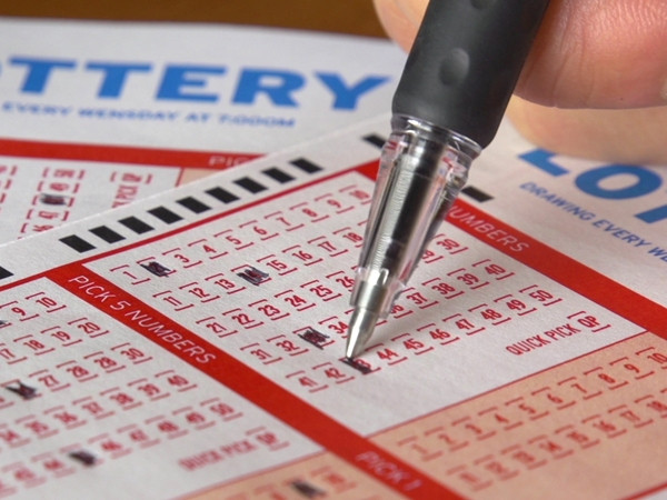 Quá may mắn: Nhờ bài đăng trên Facebook lạ mà nhận được 2,5 tỷ tiền trúng xổ số