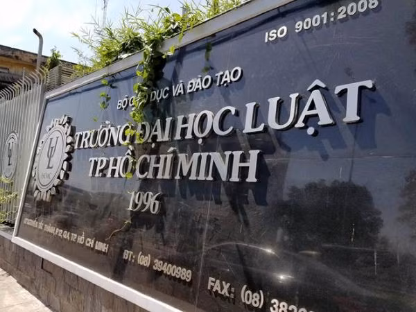 Chúng ta đang ăn cắp công khai, nhưng nghĩ là mình đúng?