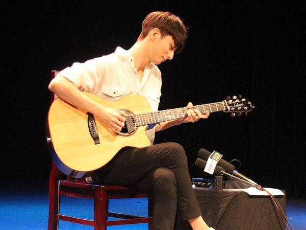 Sungha Jung chơi “live” nhạc phim “Goblin” (Yêu tinh) trong concert tại Việt Nam