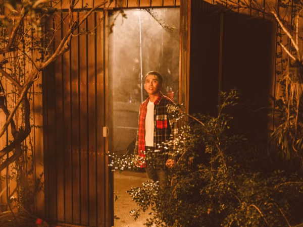 Will bất lực nhìn bạn gái tay trong tay kết hôn cùng tình cũ trong MV mới