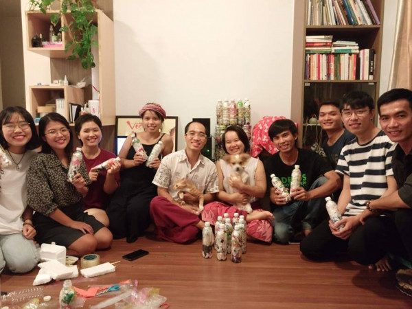 Ecobrick: Những "viên gạch không bao giờ nung" và câu chuyện về môi trường