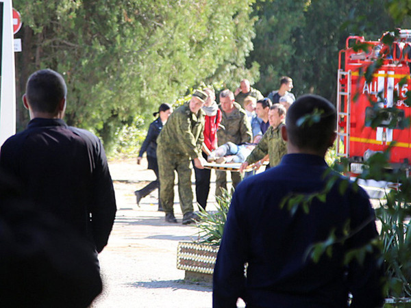Xả súng, đánh bom trường học tại bán đảo Crimea, 18 người chết