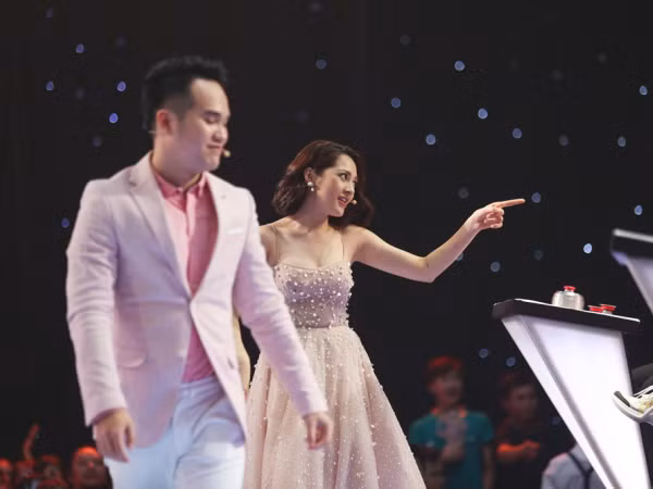 Thường ngày nhu mì, có ai ngờ Bảo Anh khi ngồi ghế nóng lại "lầy lội" như thế này