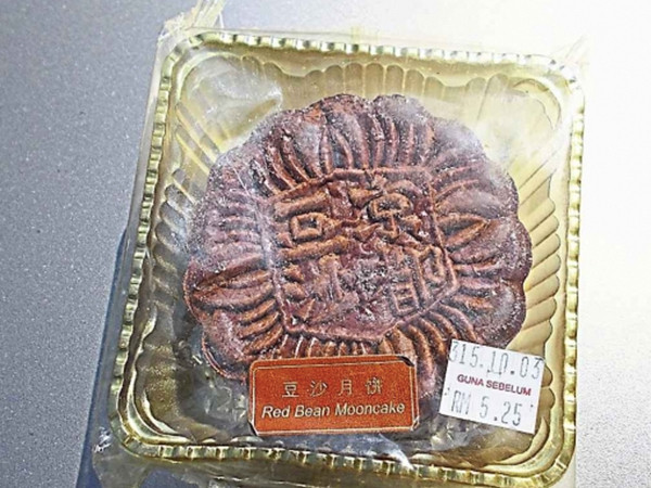 Malaysia: Bánh trung thu vẫn "còn nguyên như mới" dù quá hạn 15 năm