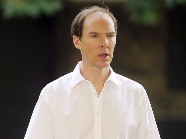 Fan hốt hoảng khi thấy "phù thủy tối thượng" Benedict Cumberbatch bị... hói đầu