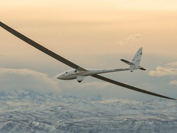Máy bay có người lái lần đầu lên độ cao có thể khiến máu người sôi lên