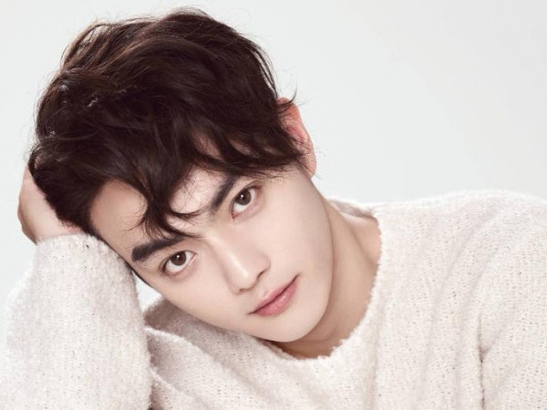 Ký tặng fan mà viết nhầm mặt chữ, Phó Hằng Hứa Khải hết chép phạt lại thanh minh