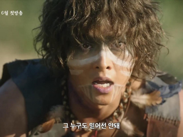 Không thể nhận ra Song Joong Ki khi tóc tai bờm xờm mặt mày nhem nhuốc thế này