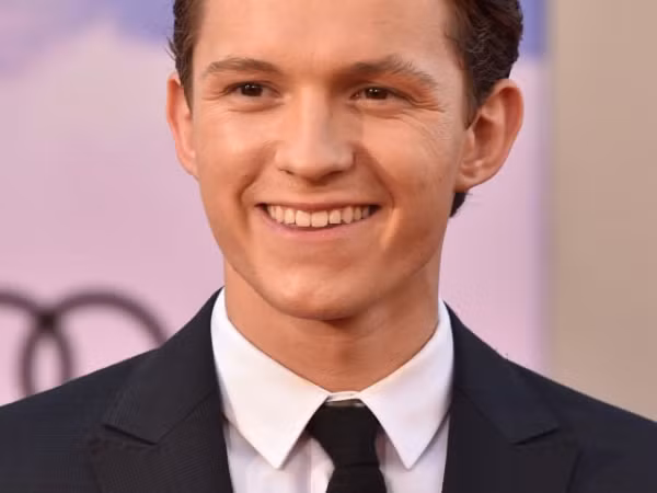 Tom Holland - chàng "người Nhện" của thế hệ mới chinh phục những trái tim yêu điện ảnh 