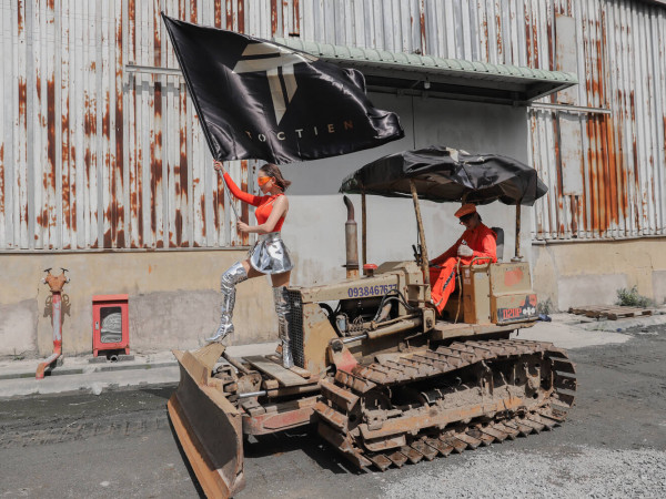 Tóc Tiên "quẩy" tung nóc với vũ đạo "yểm bùa" trong MV khởi động năm 2019