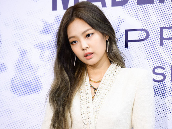 Jennie (BLACKPINK) gặp sơ sẩy khi tiết lộ nguồn cảm hứng cho lightstick của nhóm
